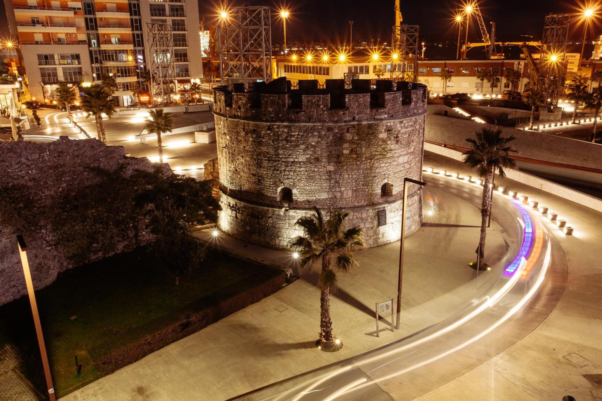 Super Apartment In The Ancient Roman Amphitheater Durrës Exterior foto